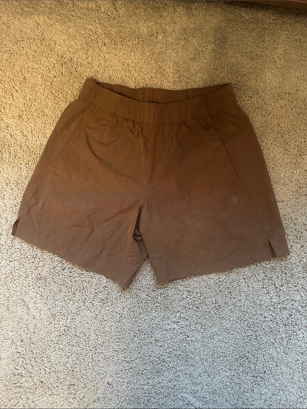 Old Navy Men's Brown Athletic Shorts with Elastic Waist and pockets. Size Small